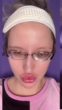 通过 findom 门挖掘者为嘴唇痴迷剪辑泵出一个塞子转换