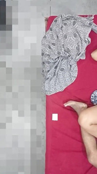 Tôi đi vào phòng chị kế của tôi, tôi đụ âm hộ chị kế của tôi, bú vú và liếm âm hộ xuất tinh vào đít