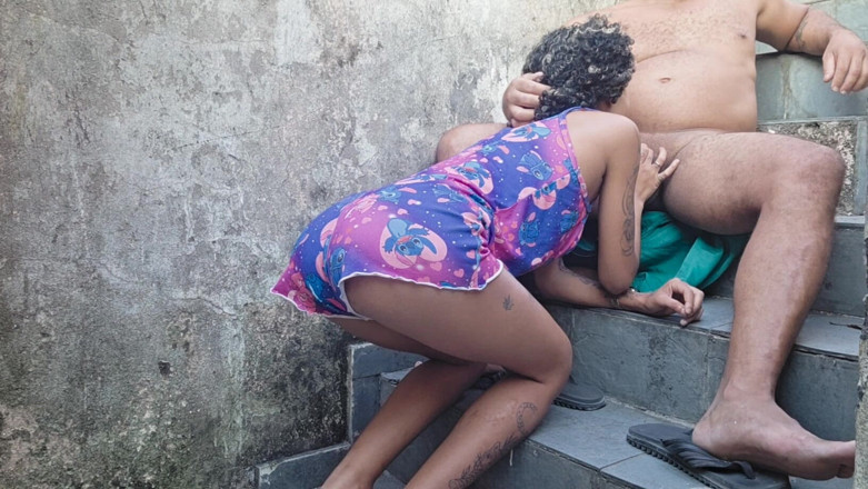 LeoOgro: Bercinta dengan gadis muda itu dengan kuat di tangga dubur