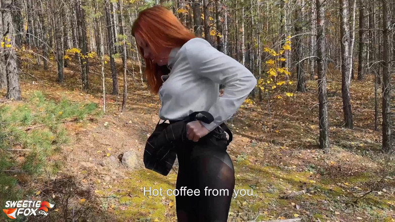 Sweetie Fox: Rothaarige studentin lutschte und fickte mit mitschülerin, um im wald...