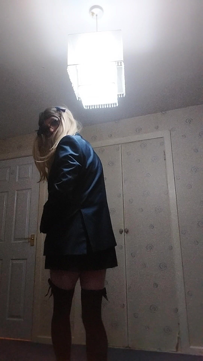 Cindy Belfast: 교복을 사랑하는 Cindy