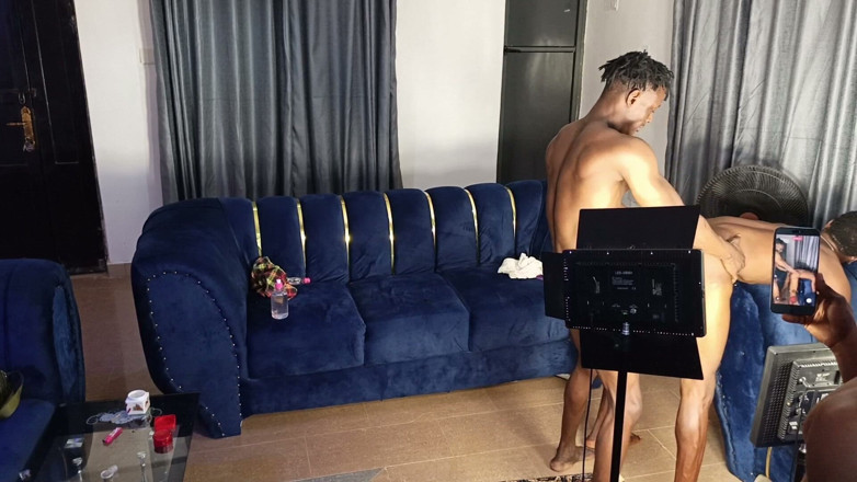 Pa_blo: ลุงตูดใหญ่เบื้องหลัง