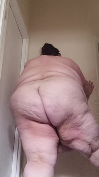 SSBBW STRIP TEASE and twirl