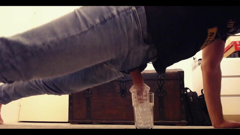 Awesome A: Melakukan Beberapa Push-up!