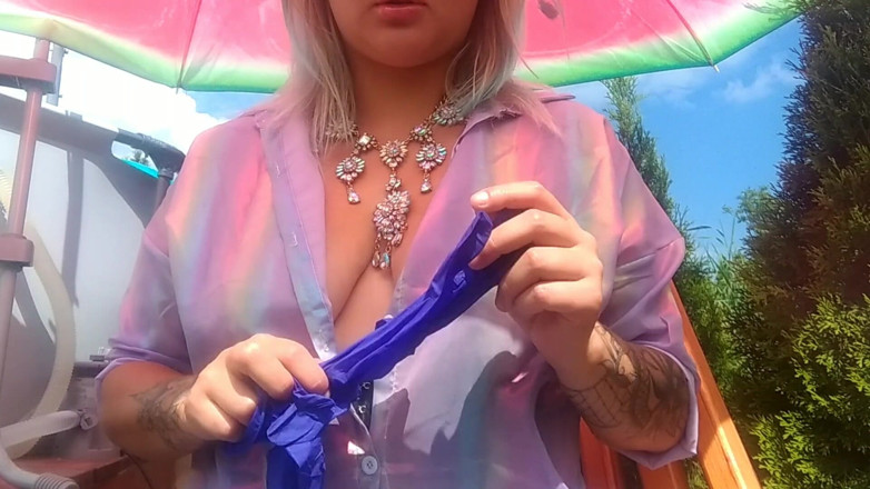 LizAngel: Látex con guantes masturbándose consolador de goma
