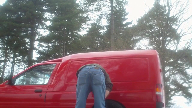 Movies by Louise: Esibizione nel furgone del gloryhole (solo)