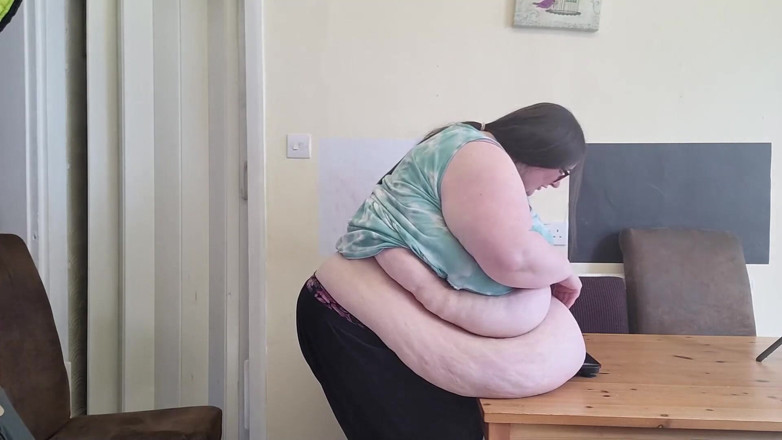 SSBBWLadyBrads: Perut berat di sisi pandangan