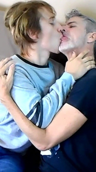 Hot Gay Kissing with Elis