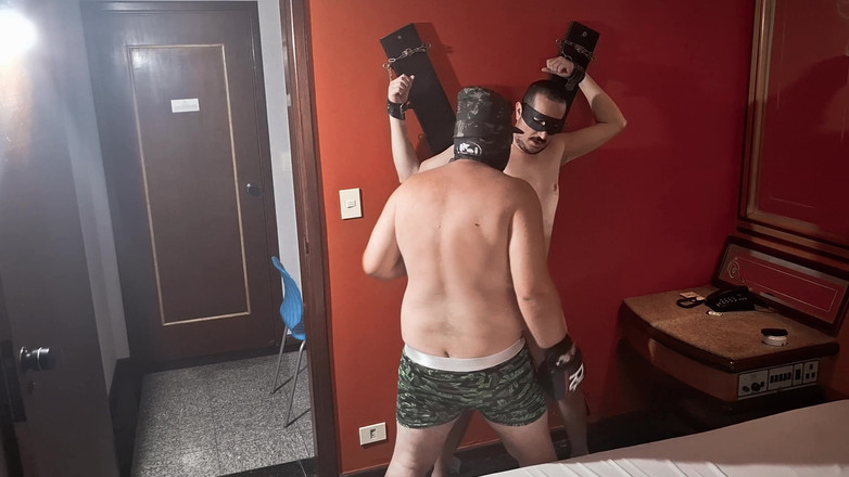 Punchbagplz: Sergeant björn kurvtagning jobber på väggen