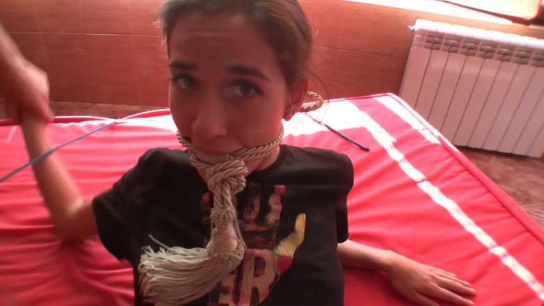 TicklingParadise: Intensywna sesja łaskotania całego ciała Valerii