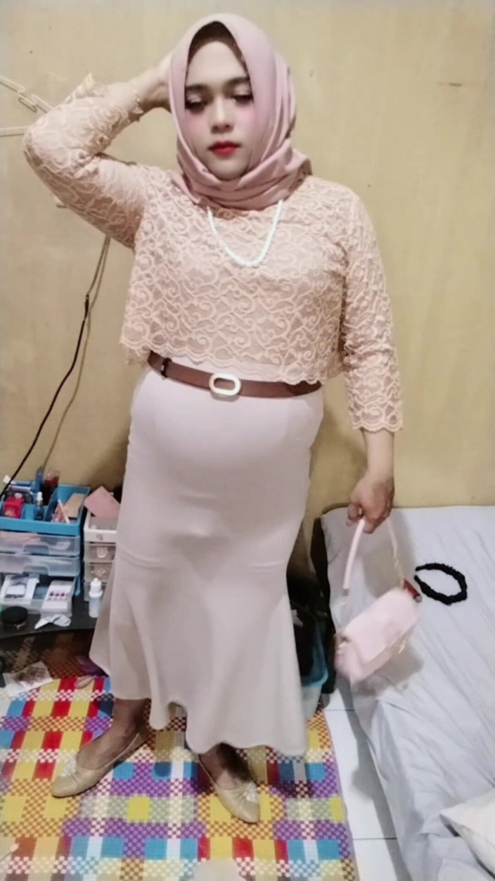 Ivvy Crossdresser: Hijab crossdresser ivvy thủ dâm cho đến khi xuất tinh