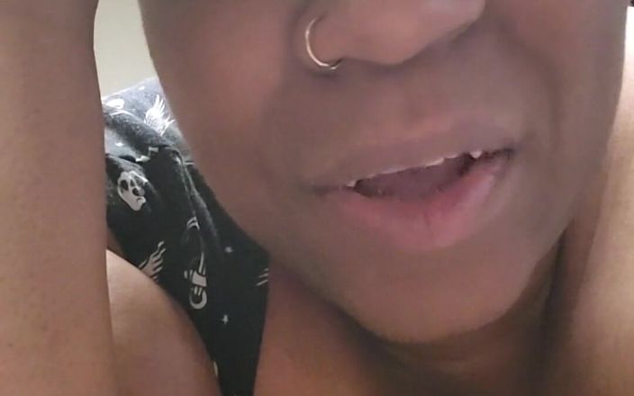 Josie4yourpleasure: मुझे भूख लगी है। रात के खाने के लिए क्या है? मैं लिखता हूं और फिर तुरंत सोचता हूं कि अगर कोई मेरी गांड खा रहा होता तो कितना अच्छा होता ।  मुझे जरूरत है
