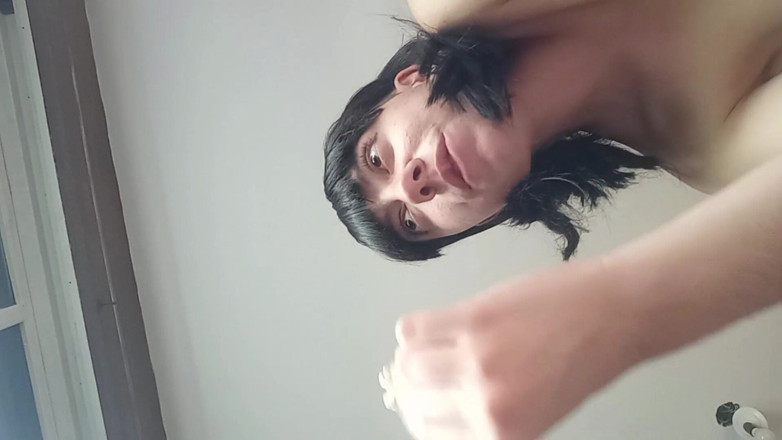 ViviBush: Hairy teen giantess finds you in her popcorn