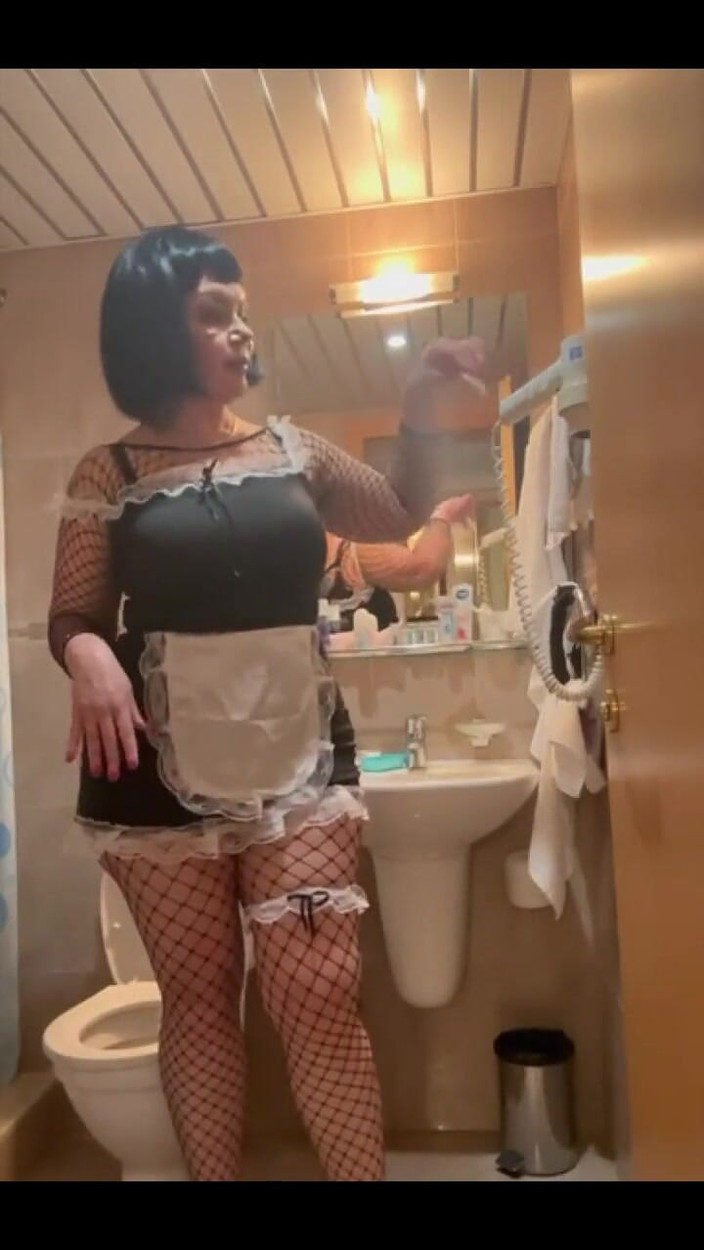 KarmenMilf: Nouă imagine a unei servitoare