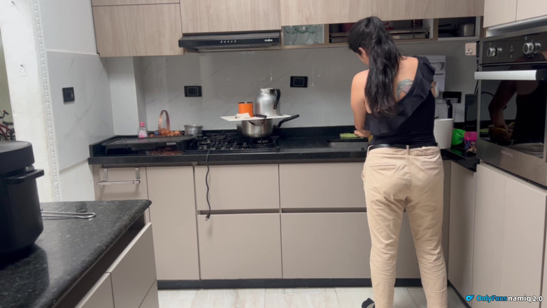 Roxxan: 아내와 주방에서 하드코어 섹스!