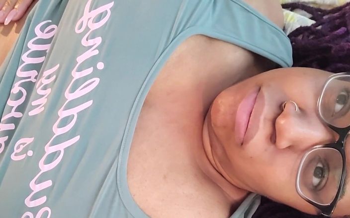 Josie4yourpleasure: 一边拍摄我的大胸部一边谈论我的视频