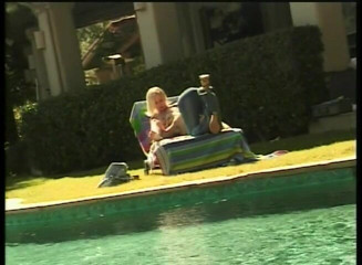 Lesbo Tube: Two horny lesbians are playing with her favorite toy