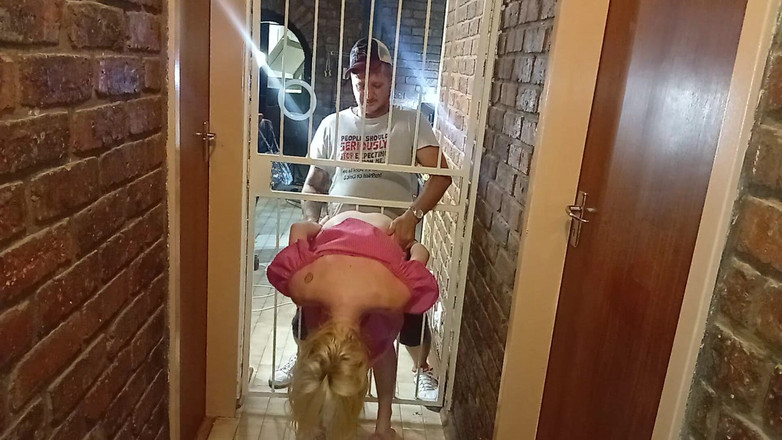 18blondteen: Walaupun ayah tiri mengongkek saya, saya masih mencari jalan untuk...