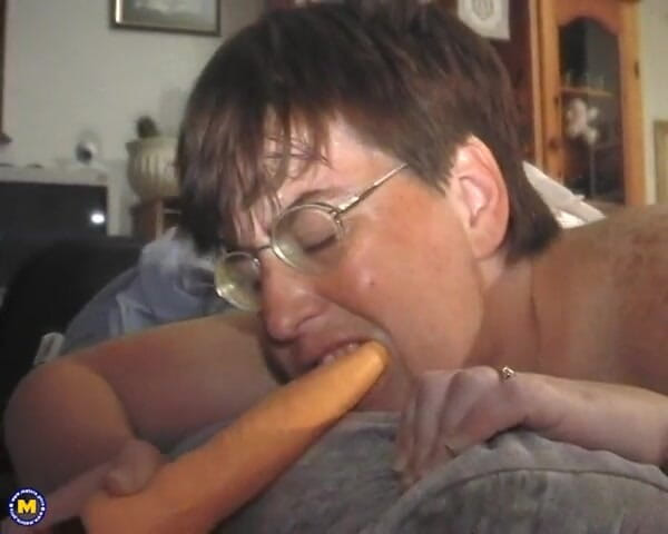 Mature NL: Big ass stepmom a has a fuck buddy