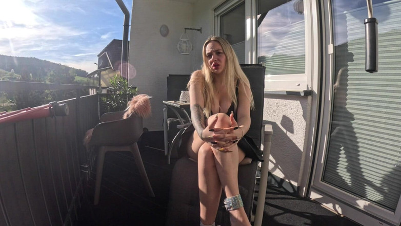 Queen of BDSM: Video pertama saya di sini akhirnya dalam talian!