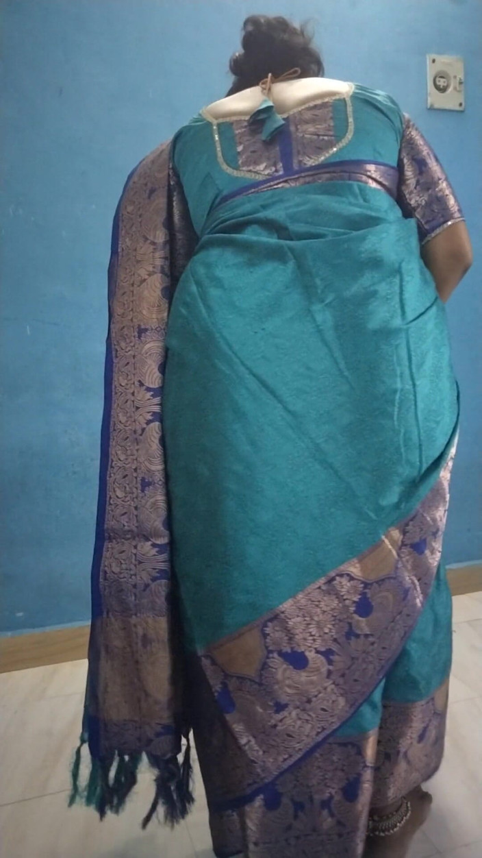 Tamil lesbian: Hot Saree Wearing