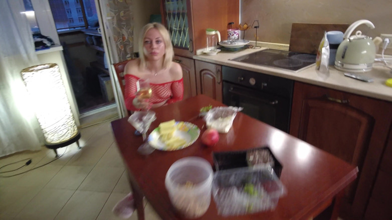 LoveHomePorn: สองสาวดูดควยขนดก