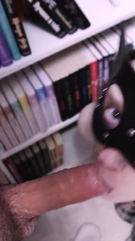 Fetish abaikan - deepthroat, menghisap zakar dalam pakaian bdsm