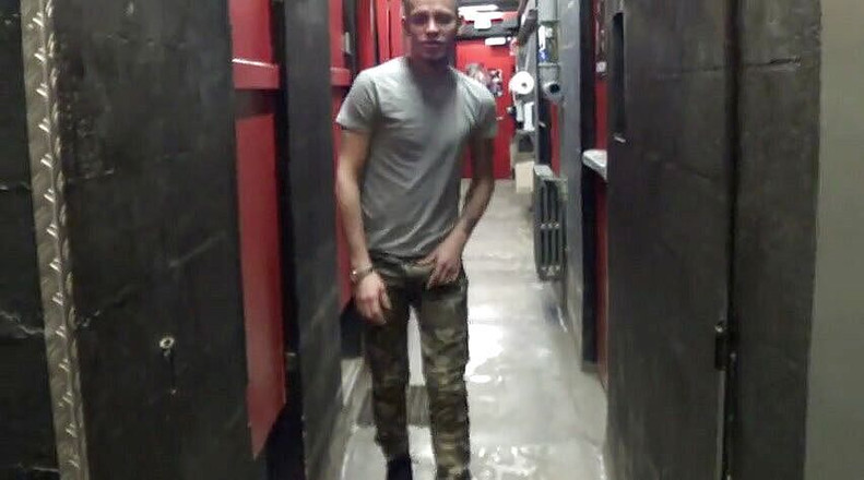 Gaybareback: Сучку трахнул без презерватива в слинге латину