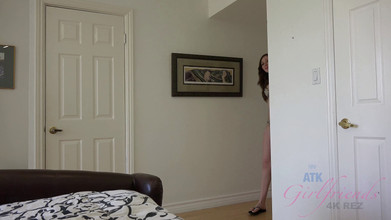 ATK Girlfriends: エマ・ライダーとのバーチャル手コキ/フェラチオ/フットコキ #2