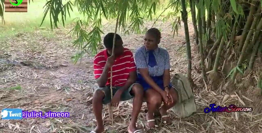 Julietsimeon: Julietsimeon dívka, byla ošukaná farmářem v křoví.