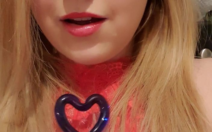 Mandy Foxxx: Bà nội trợ buồn chán phun nước một mình vào...
