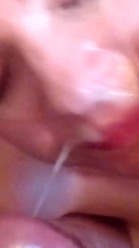 Gran facial, cubrié la cara de mi hijastra con mucho semen