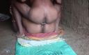 Indian Sex Life: Bhabhi indiana traditrice del vicino del villaggio scopata nel capanno...