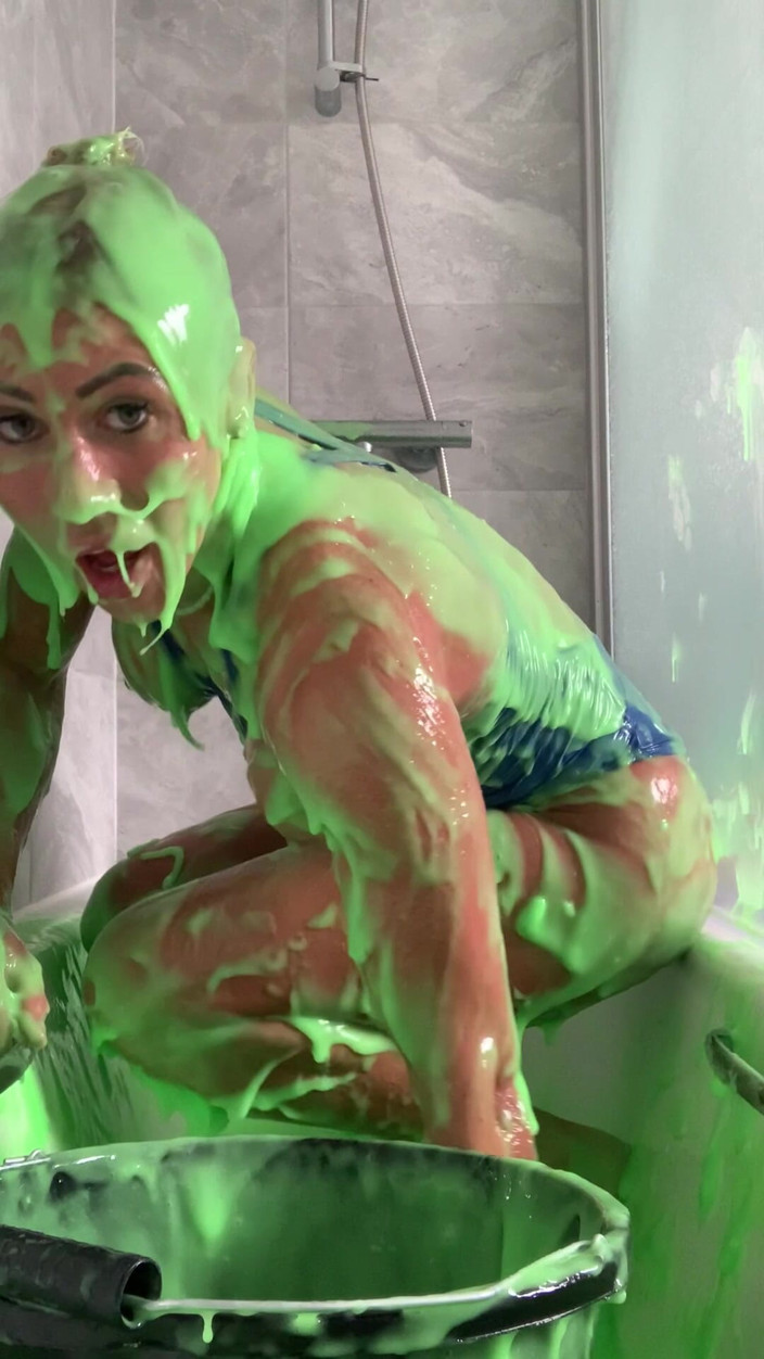 CALLIE ROKS: Gunge dalam pakaian renang mandi