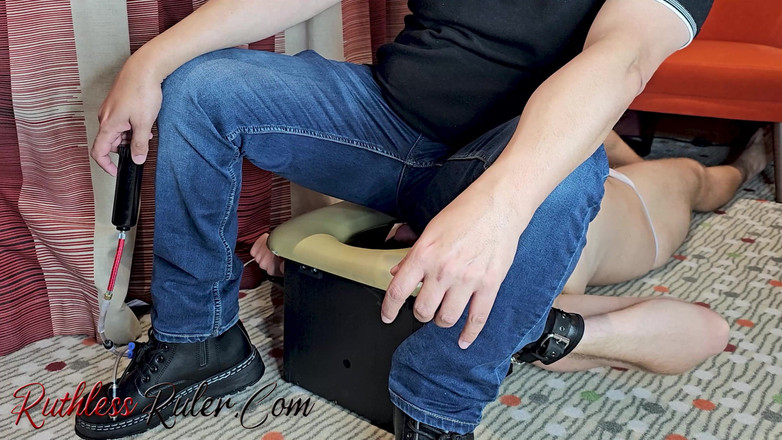 Ruthless ruler - maledom: Seduta sulla faccia in jeans estrema