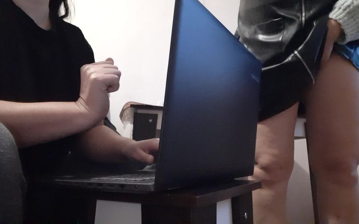 Lesbian-illusion: Meine brünette sekretärin ist so heiß, dass ich mich nicht...
