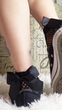 Converse & Fishnets