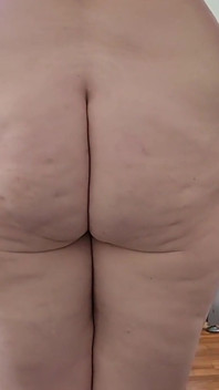 hot milf(chodne laayak mammi) aapke land hilaane ke lie nagn yog karti hai!