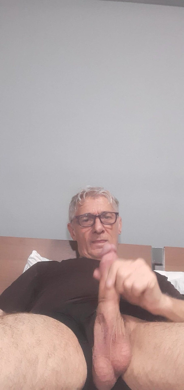 Big uncut hard cock: Büyük canavar yarak mastürbasyonu