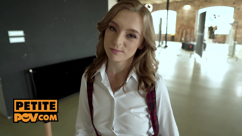 Petite POV: Pequena faminta russa Lily Ray adora trair