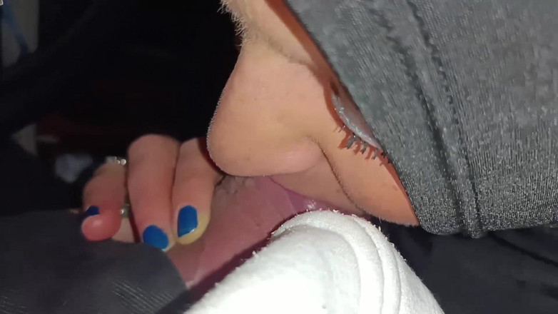 Mike Vonberg: Muslimská vdaná děvka kouřila svému milenci penis na parkovišti a...