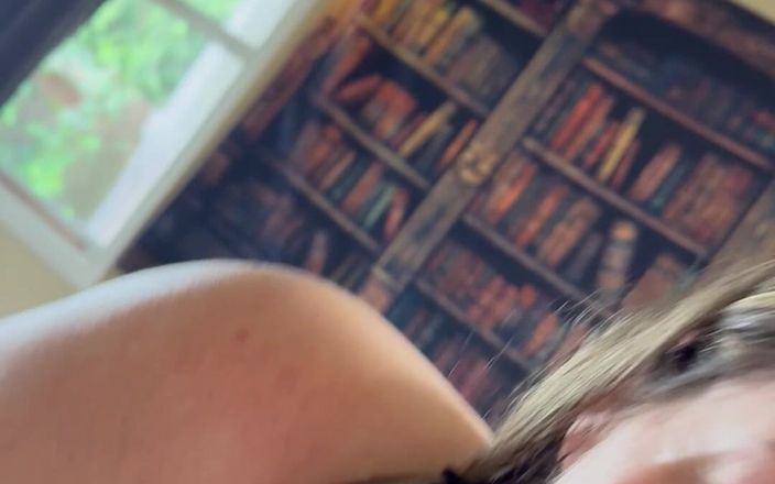 Bonewizzard69: Красива Bonemaiden любить смоктати член і змушути свого чоловіка кінчати