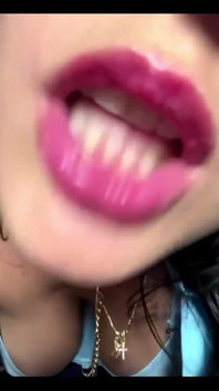 Mädchen Mit Großen Brüsten Wird Vor Der Kamera Gefickt Und Gehänselt