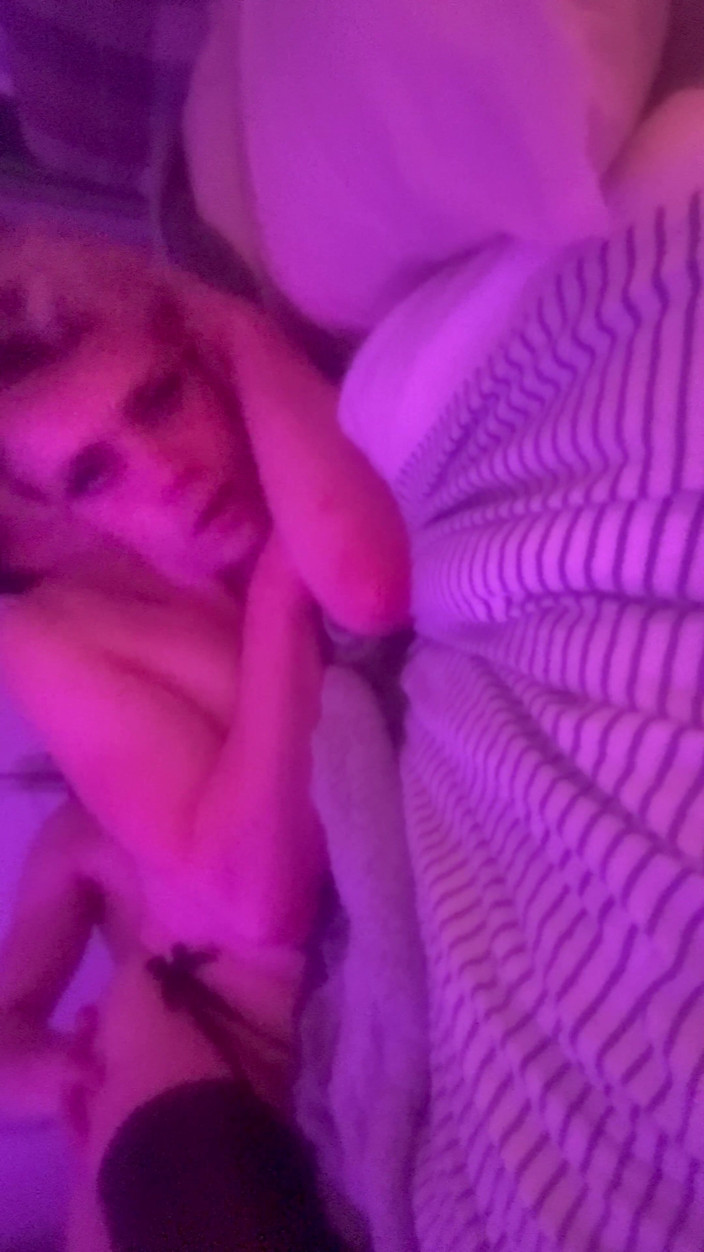 Kali TGirl: Kalitgirl chována nevlastním bratrem