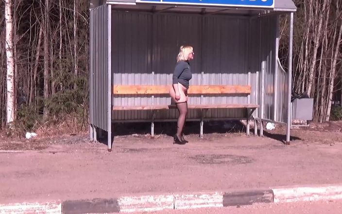 RedRoseRus: Nylon Ass Walk on Road