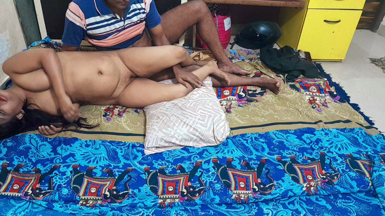 Hot Indian Aunty: Seductive Indian Aunty &amp; Her Husband Private Porn