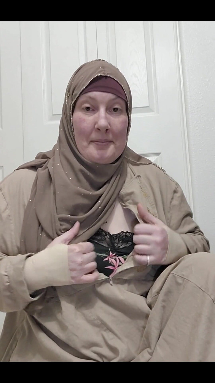 CrippleFreak4U: Lascio il mio hijab addosso ma mi spoglio il resto...