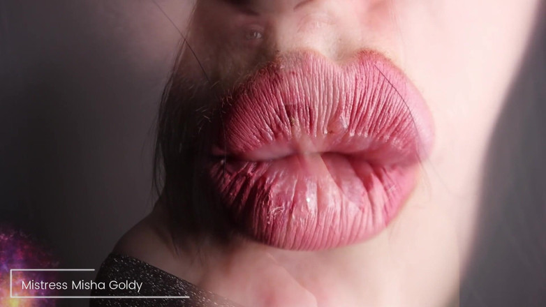 Goddess Misha Goldy: ริมฝีปากและนมสะกดจิต