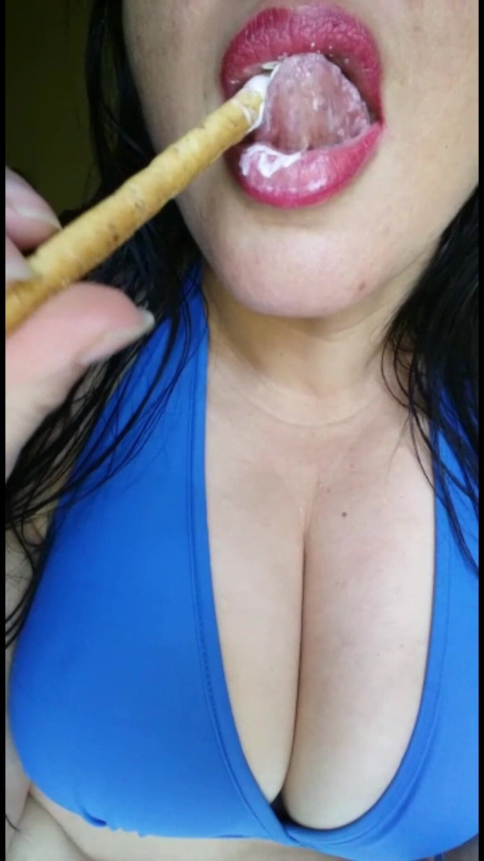 My sexy MILFS: Golosa Madura Chupando Cosas 2 - 5