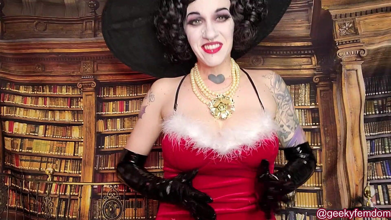 Geeky Femdom: Lady Dimitrescu Urlaubsgeschenk